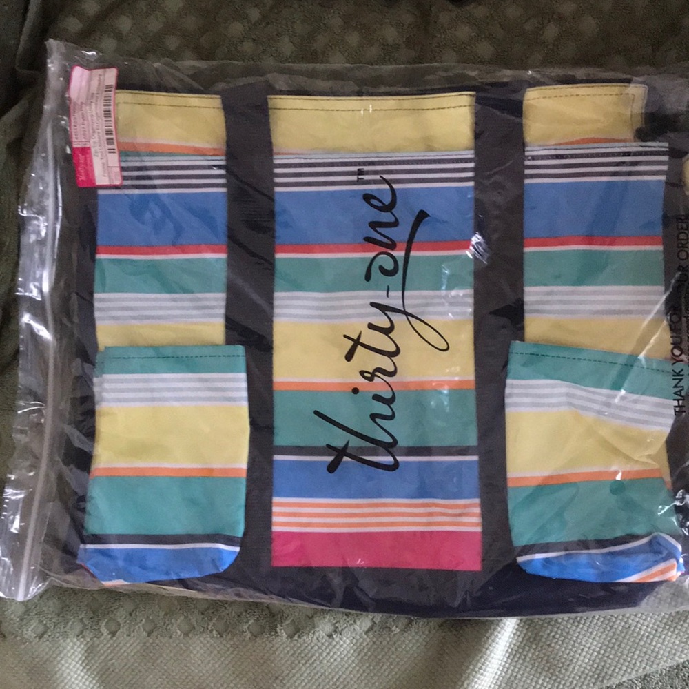 Zip-top organizing utility tote